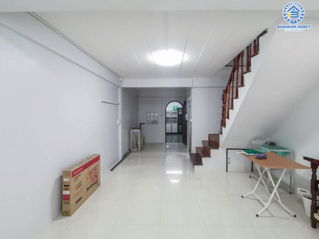 *****ทาวน์เฮ้าส์มือสองย่านกรุงเทพมหานคร ม.พระปิ่น2 ติดถนนบรมราชชนนี #หลังมุม เนื้อที่ 20 ตร.ว. ฟังก์ชัน 2 ห้องนอน 2 ห้องน้ำ 1 ที่จอดรถ แถมฟรี! 2 เครื่องปรับอากาศ บนทำเลเยี่ยม ใกล้รถไฟฟ้าสายสีน้ำเงิน "สถานีหลักสอง", เซ็นทรัลปิ่นเกล้า, ม.มหิดล และจุดขึ้นทางด่วน "ศรีรัช"